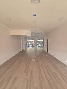 Arrendamento de espaço comercial na Rua Glória Barata Rodrigues