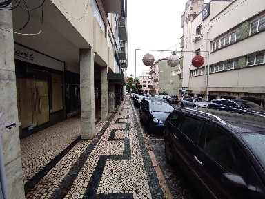 Arrendamento de espaço comercial na Rua Engenheiro Duarte Pacheco