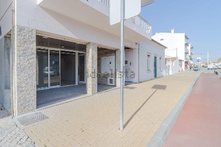 Arrendamento de espaço comercial na Avenida Raínha Santa Isabel, 210