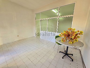 Arrendamento de espaço comercial na Rua Heróis do Ultramar