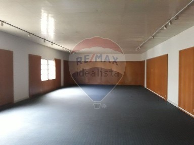 Arrendamento de armazém em Alcobaça e Vestiaria
