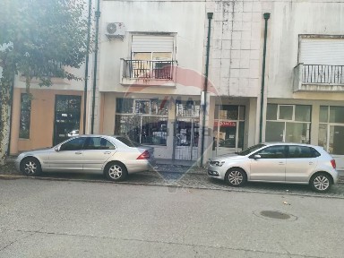 Arrendamento de espaço comercial em Avelar