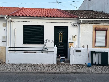 Arrendamento de moradia geminada na Rua Infante Sagres