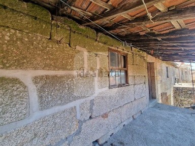 Moradia geminada à venda na Rua da Eira de Cima