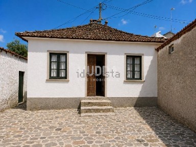 Moradia geminada à venda na Rua Aregos s/n