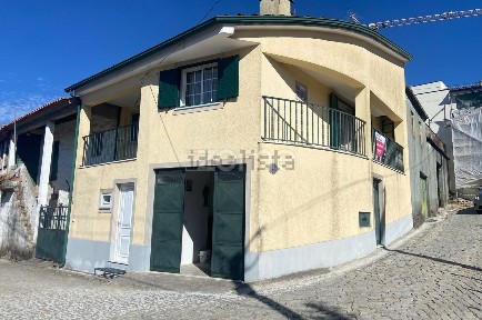 Moradia independente à venda na Rua da Veiga