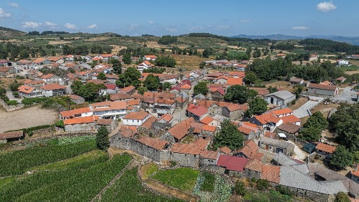 Moradia geminada à venda em Lg. de São Salvador