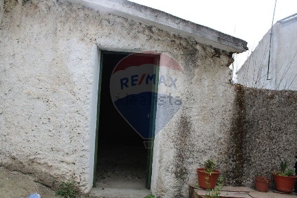 Moradia independente à venda em Casal de Loivos