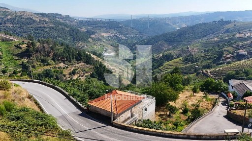 Herdade à venda na Estrada Nacional 2