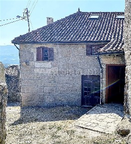 Moradia geminada à venda em Telões