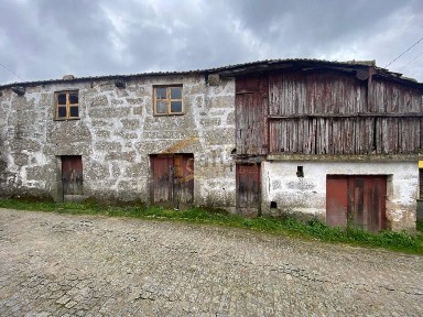 Moradia geminada à venda em Mouçós e Lamares