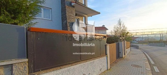 Moradia geminada à venda na Avenida de Osnabruck