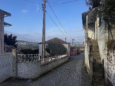 Moradia independente à venda na Travessa do Serro