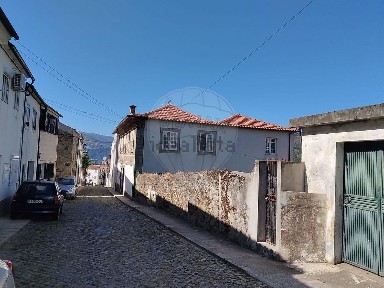 Moradia independente à venda na Rua da Carreira