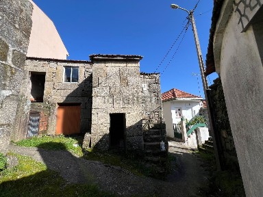Casa de aldeia à venda em Torgueda