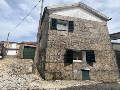 Moradia independente à venda em Tortomil