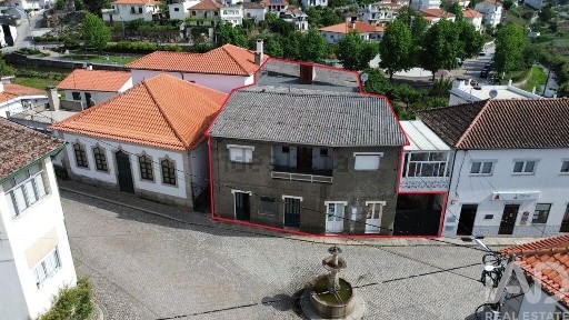 Moradia geminada à venda em São Mamede de Ribatua