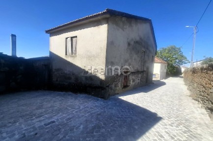 Moradia geminada à venda em Mairos