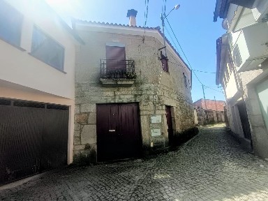 Moradia geminada à venda na Rua do Saco s/n