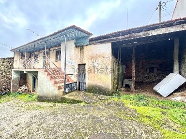 Moradia em banda à venda na Rua da Fonte