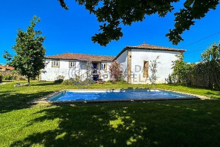 Quinta à venda em Padrela e Tázem