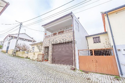 Moradia geminada à venda na Rua Pelourinho