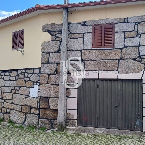 Moradia geminada à venda em Rebordochão
