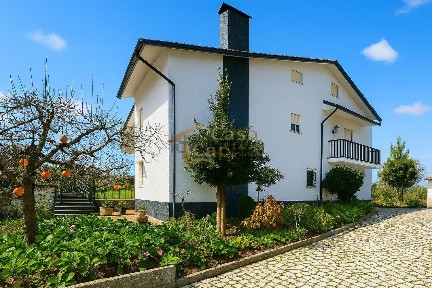 Moradia independente à venda em Folhadela