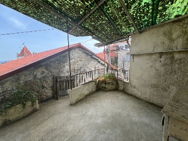 Moradia independente à venda na Travessa da Igreja Velha