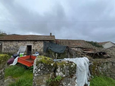 Casa de aldeia à venda em Mouçós e Lamares