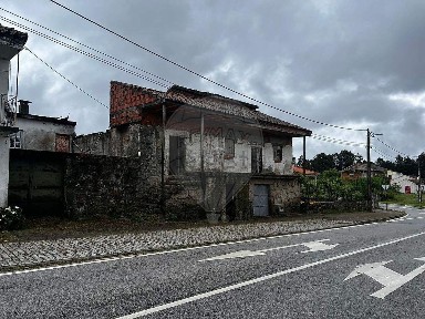 Moradia independente à venda na Rua Cemitério