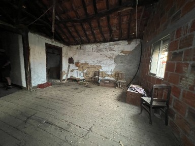 Casa de aldeia à venda em Guiães