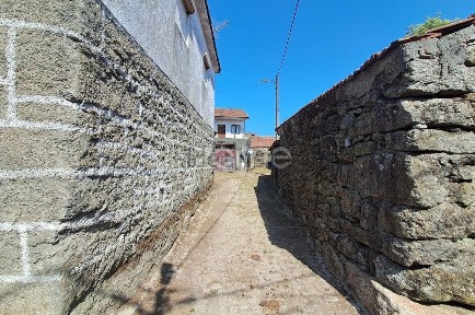 Moradia geminada à venda na Rua 11 de Março, 4
