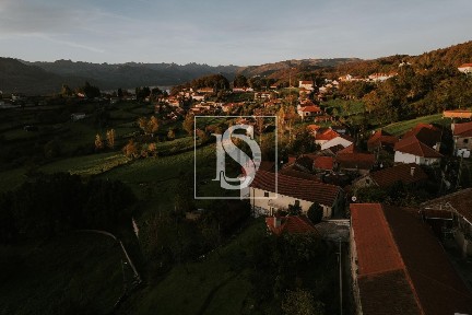 Moradia independente à venda em Paradela - Contim - Fiães