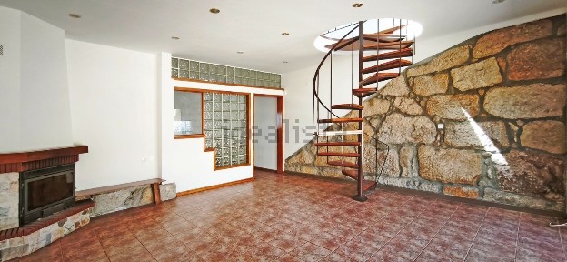 Arrendamento de duplex na Avenida da Praia de Angeiras
