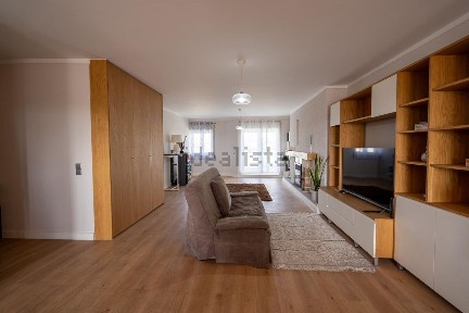 Arrendamento de duplex na Rua Godinho de Faria, 165