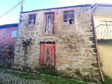 Casa de aldeia à venda em São Pedro de Agostem