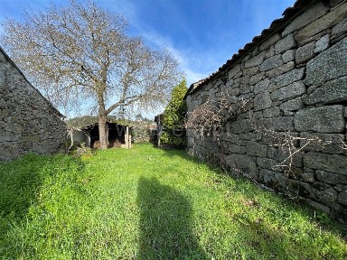 Moradia geminada à venda na Rua Sol