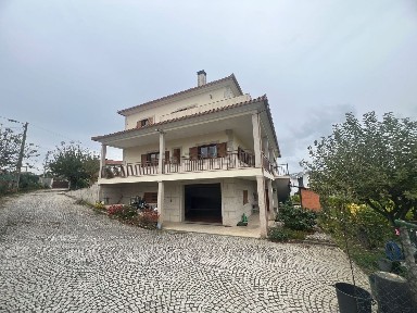 Moradia independente à venda em Folhadela