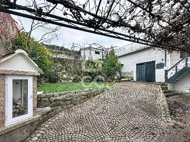 Moradia independente à venda em Loivos e Póvoa de Agrações
