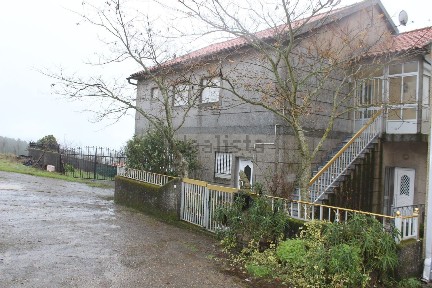 Moradia independente à venda em Travancas e Roriz s/n
