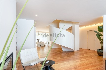 Arrendamento de duplex na Rua do Marechal Saldanha, 1184