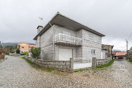 Vreia de Bornes, Rua das Lajes