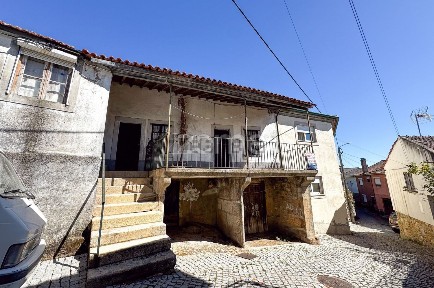 Moradia independente à venda na Rua Torcato Ribeiro s/n