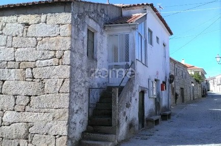 Moradia geminada à venda na Avenida Tenente Dias s/n