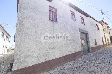 Moradia geminada à venda em Santa Maria de Emeres