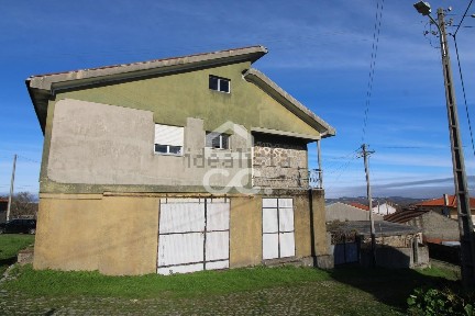 Moradia independente à venda em Nogueira da Montanha