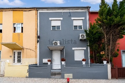 Arrendamento de moradia geminada na Rua de Alcácer Ceguér