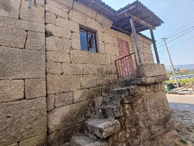 Moradia independente à venda em Telões