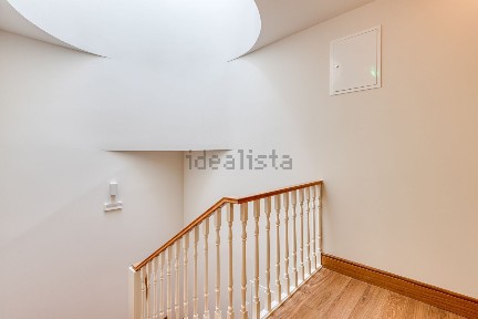 Arrendamento de duplex na Rua do Almada
